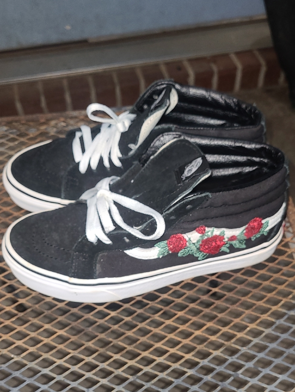 Rare Vans Black High-Top Sneakers with Red Rose Embroidery Womens 7.5
